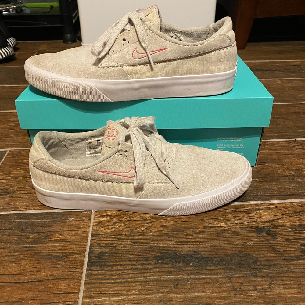 Men’s Nike shoes
